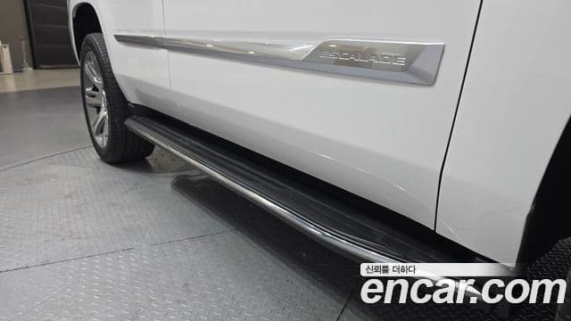 Cadillac Escalade 2020 — Photo 25/32