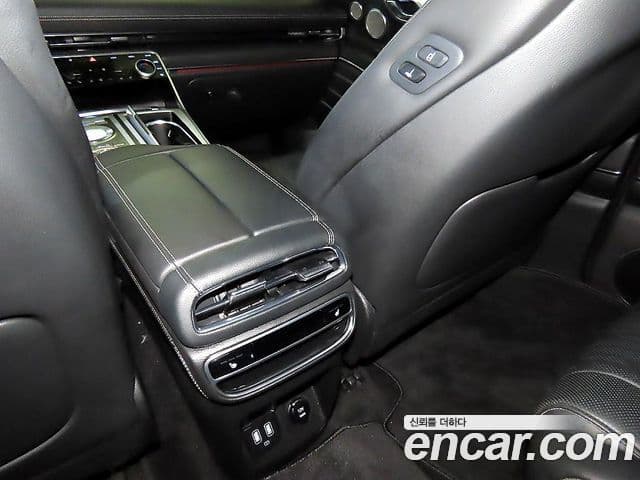 Genesis GV80 2021 — ფოტო 19/20