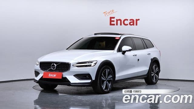 Volvo V60 Cross Country 2021 — ფოტო 1/37