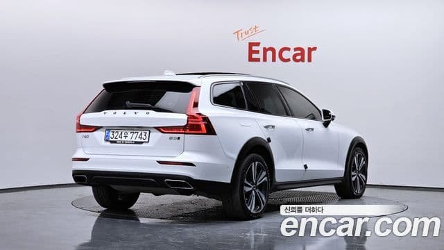 Volvo V60 Cross Country 2021 — ფოტო 24/37