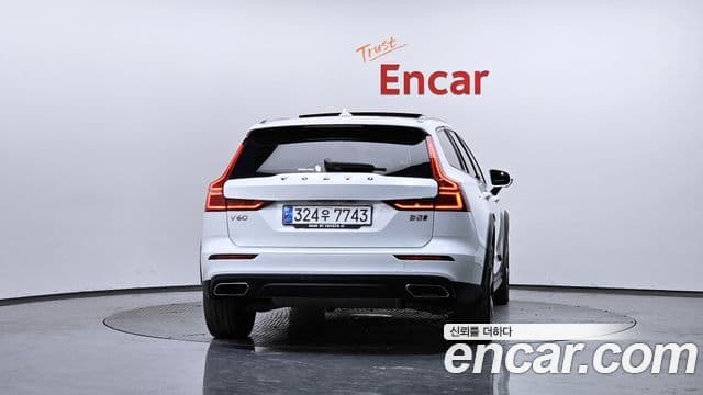 Volvo V60 Cross Country 2021 — ფოტო 10/37