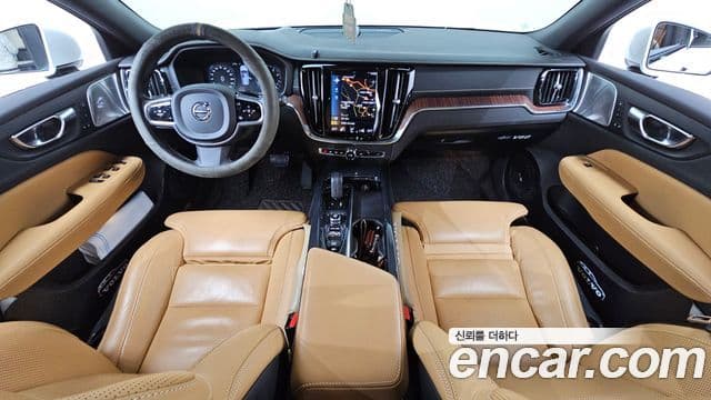 Volvo V60 Cross Country 2021 — ფოტო 14/37