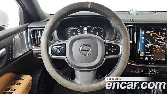 Volvo V60 Cross Country 2021 — ფოტო 16/37