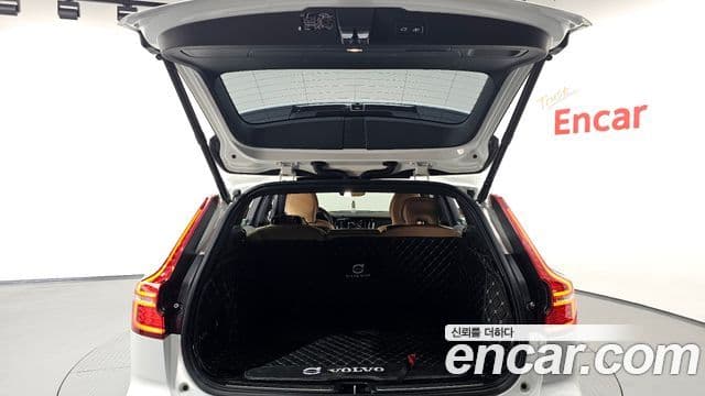 Volvo V60 Cross Country 2021 — ფოტო 4/37