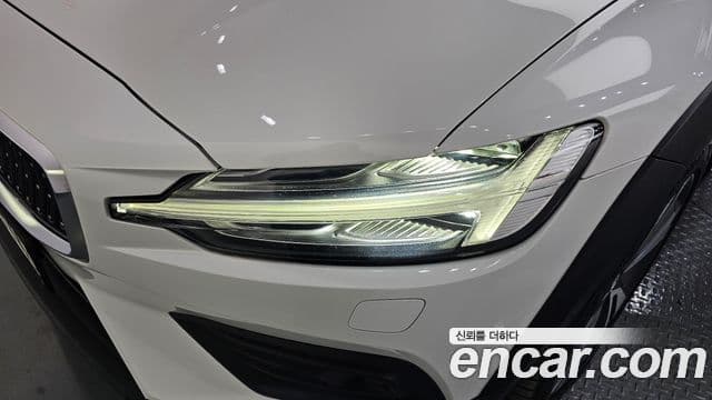 Volvo V60 Cross Country 2021 — ფოტო 31/37