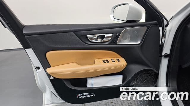Volvo V60 Cross Country 2021 — ფოტო 33/37
