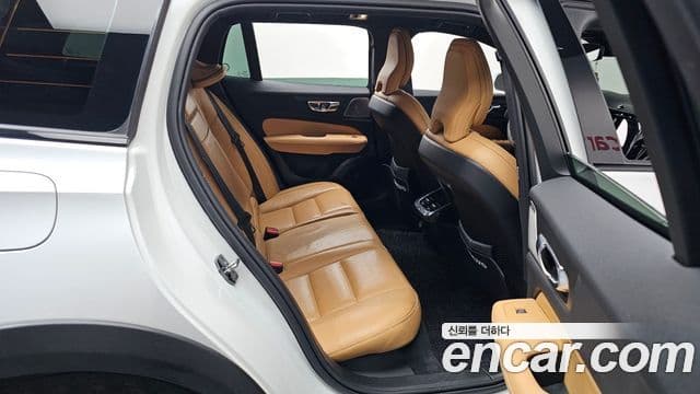 Volvo V60 Cross Country 2021 — ფოტო 32/37