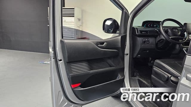 Hyundai Staria 2024 — Şəkil 31/31