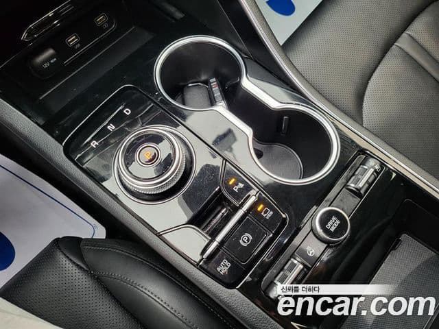 Kia K5 2021 — ფოტო 8/19