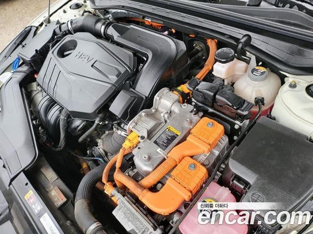 Kia K5 2021 — ფოტო 17/19