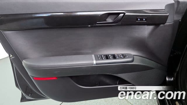 Hyundai Grandeur Hybrid 2023 — Photo 25/31