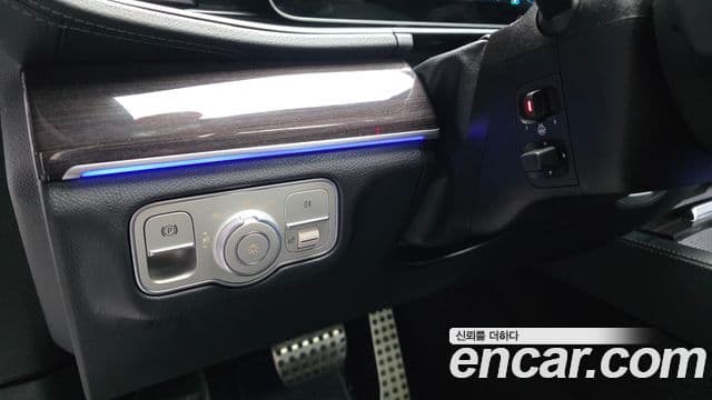Mercedes-Benz GLE-Class 2021 — Photo 19/34