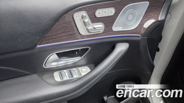 Mercedes-Benz GLE-Class 2021 — Photo 32/34