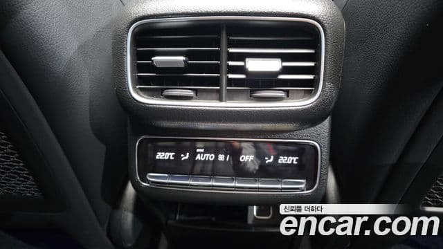 Mercedes-Benz GLE-Class 2021 — Photo 12/34