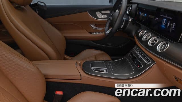 Mercedes-Benz E-Class 2023 — ფოტო 8/20