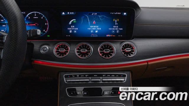 Mercedes-Benz E-Class 2023 — ფოტო 15/20