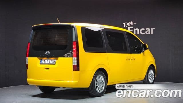 Hyundai Staria 2023 — Фото 2/20
