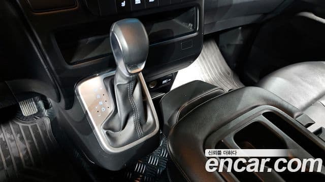Hyundai Staria 2023 — Фото 9/20