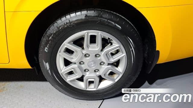 Hyundai Staria 2023 — ფოტო 29/31