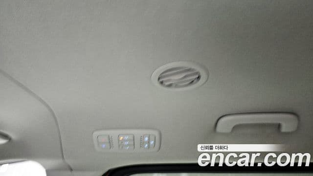 Hyundai Staria 2023 — ფოტო 7/31