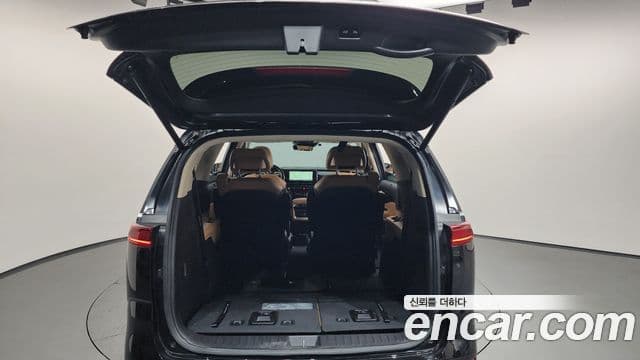 Kia Carnival 2021 — Фото 19/20