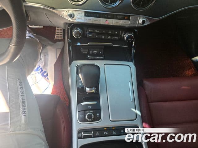 Kia Stinger 2020 — ფოტო 15/20