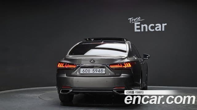 Lexus LS500 2018 — Photo 15/20
