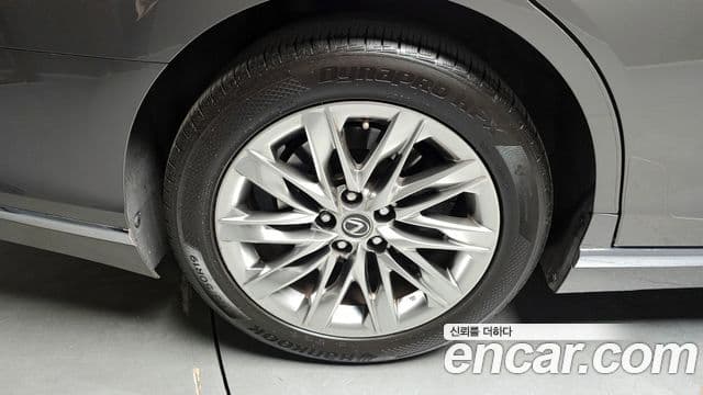 Lexus LS500 2018 — Photo 2/20