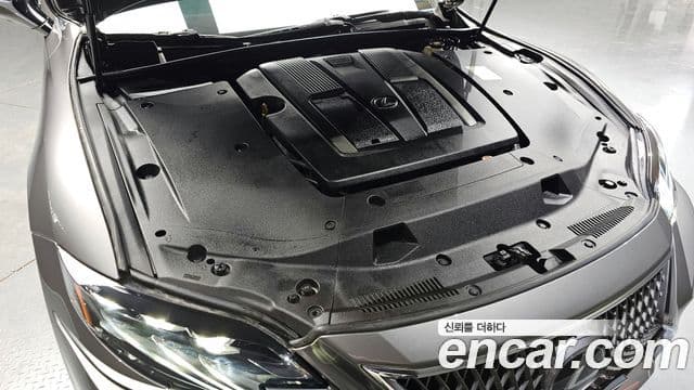 Lexus LS500 2018 — Photo 12/20