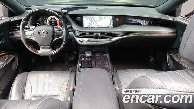 Lexus LS500 2018 — Photo 13/20