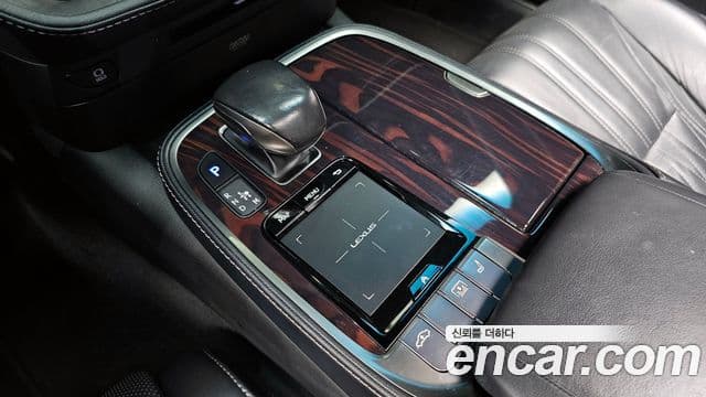 Lexus LS500 2018 — Photo 1/20