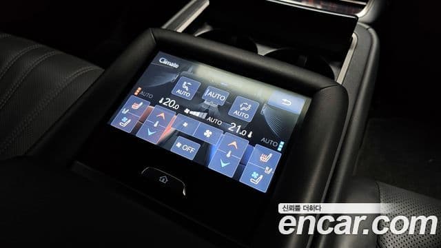 Lexus LS500 2018 — Photo 8/20