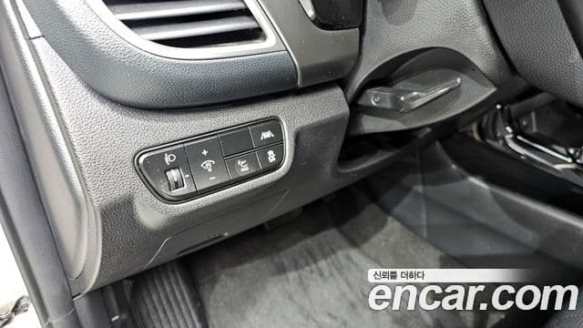 Kia Seltos 2021 — ფოტო 18/20