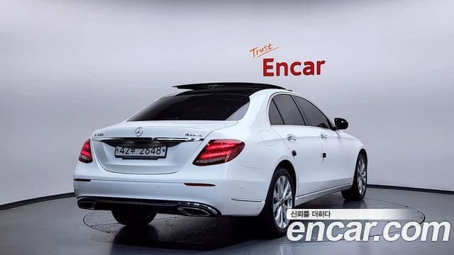 Mercedes-Benz E-Class 2019 — ფოტო 2/20