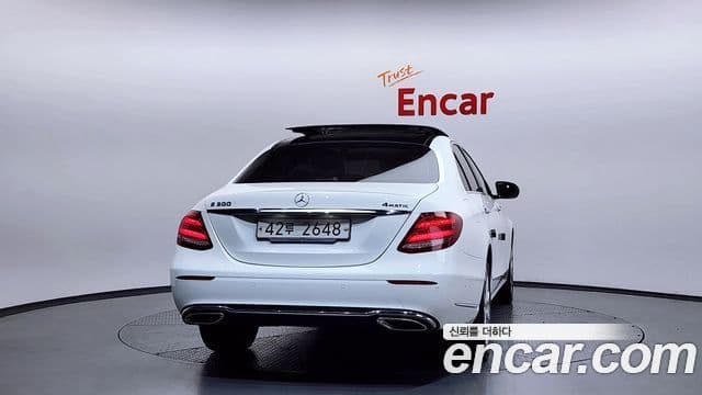 Mercedes-Benz E-Class 2019 — ფოტო 4/20