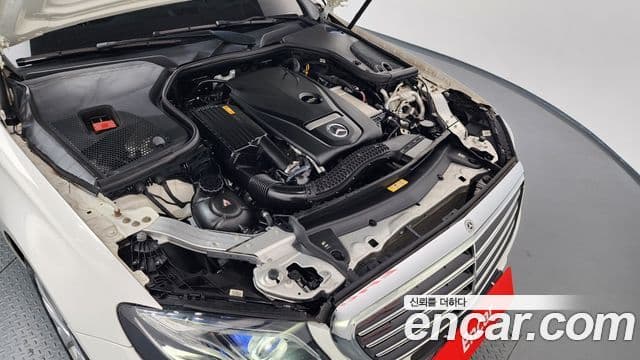 Mercedes-Benz E-Class 2019 — ფოტო 6/20