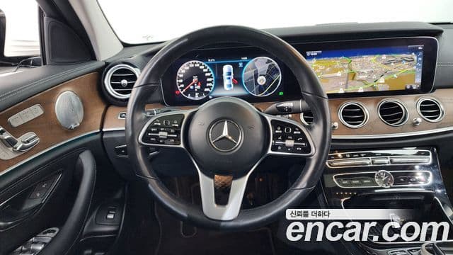 Mercedes-Benz E-Class 2019 — ფოტო 13/20