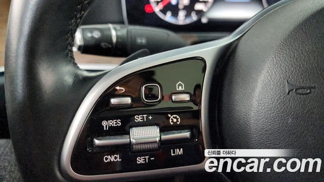 Mercedes-Benz E-Class 2019 — ფოტო 15/20