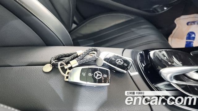 Mercedes-Benz E-Class 2019 — ფოტო 19/20