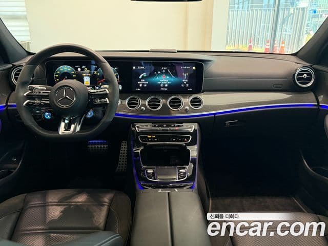 Mercedes-Benz E-Class 2022 — фото 9 из 20