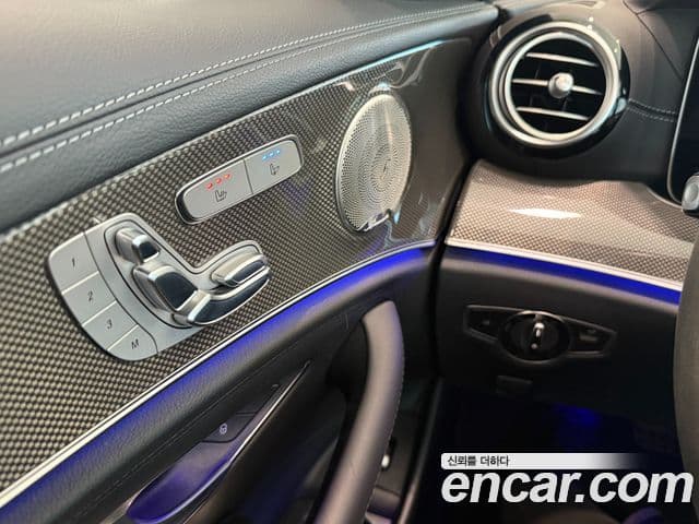 Mercedes-Benz E-Class 2022 — фото 14 из 20