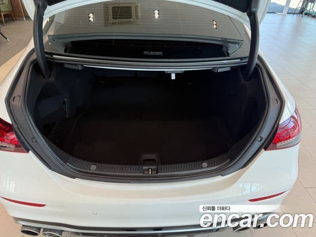 Mercedes-Benz E-Class 2022 — фото 19 из 20