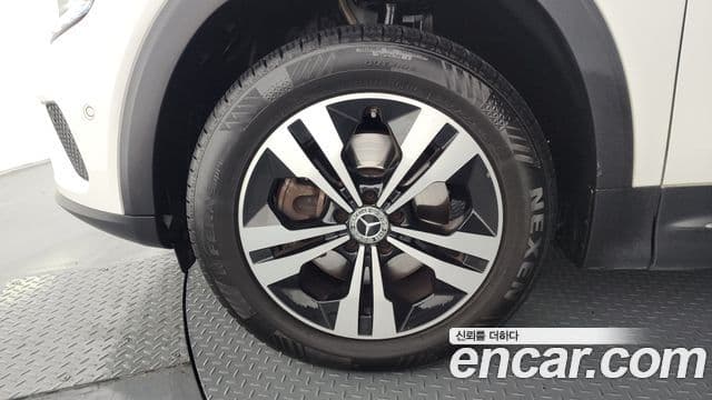 Mercedes-Benz GLB-Class 2021 — Photo 15/20