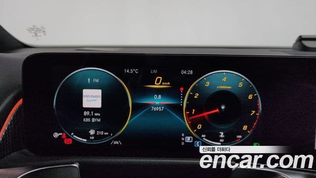 Mercedes-Benz GLB-Class 2021 — Photo 14/20