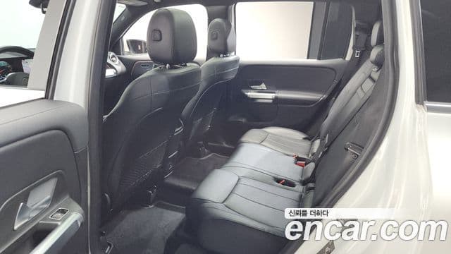 Mercedes-Benz GLB-Class 2021 — Photo 2/20