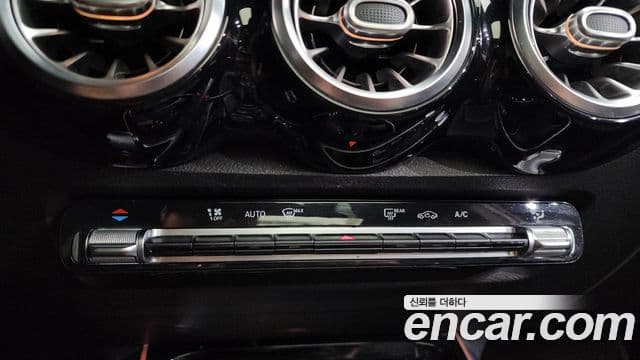 Mercedes-Benz GLB-Class 2021 — Photo 16/20