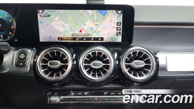 Mercedes-Benz GLB-Class 2021 — Photo 12/20
