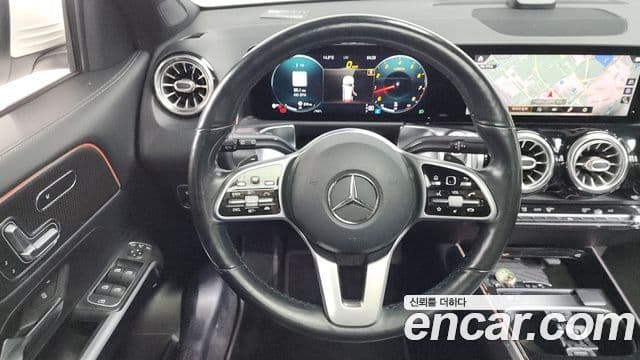 Mercedes-Benz GLB-Class 2021 — Photo 19/20
