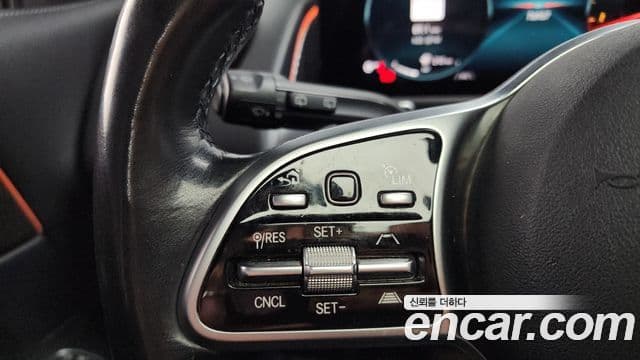 Mercedes-Benz GLB-Class 2021 — Photo 10/20