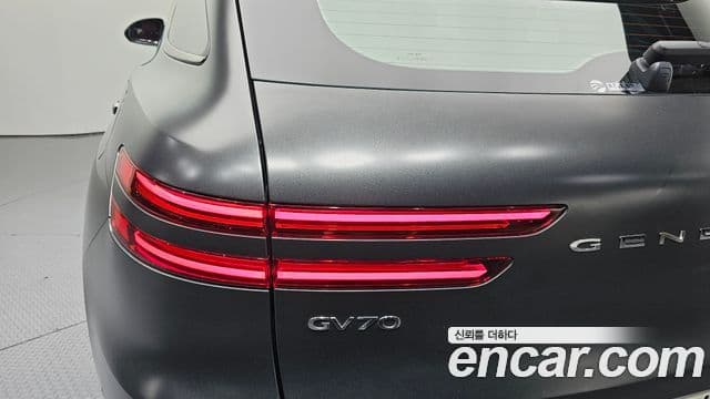 Genesis GV70 2025 — Photo 15/30